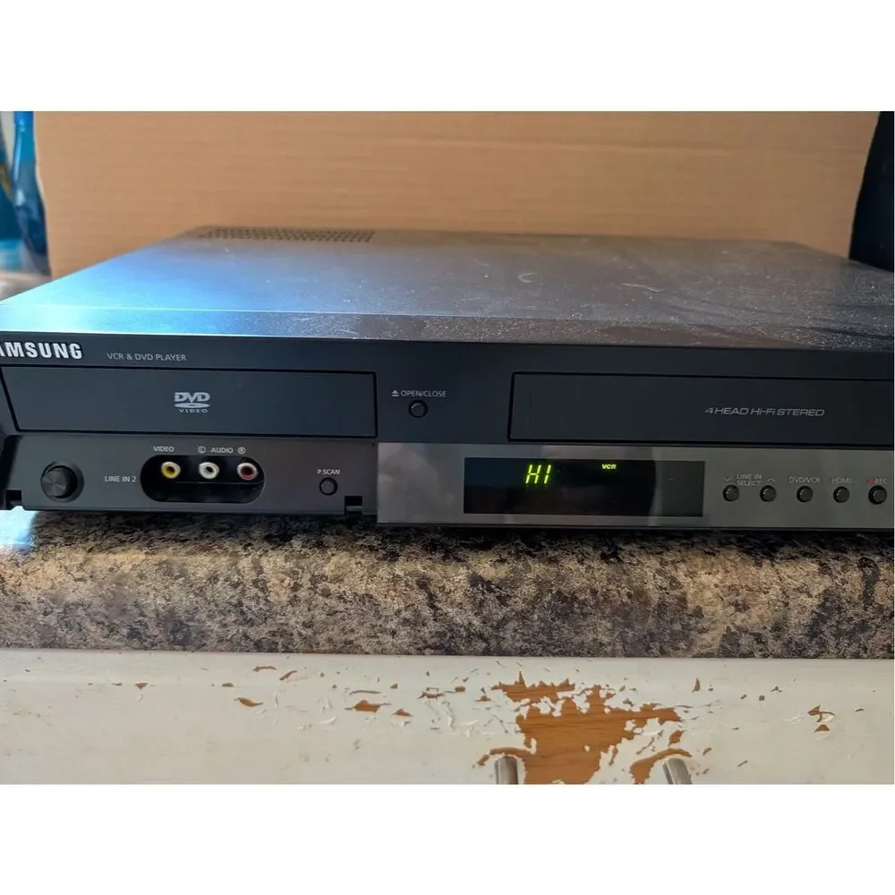 Samsung DVD-V9700 DVD VHS Combo Player Tunerless 1080i Recorder